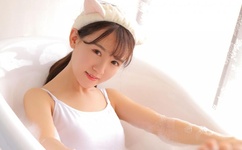 动漫女人物去掉所有服装的样子